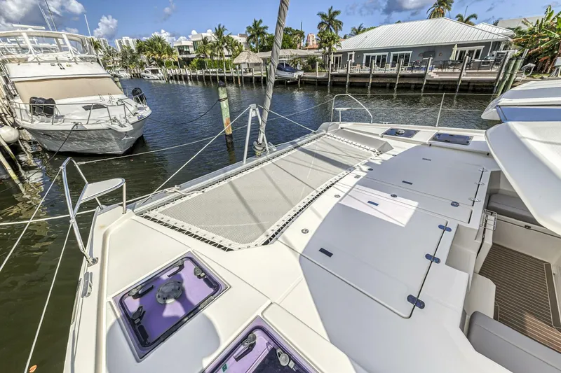 Slide: The Image of Leopard 45 Owners Version 2020 - 5512026