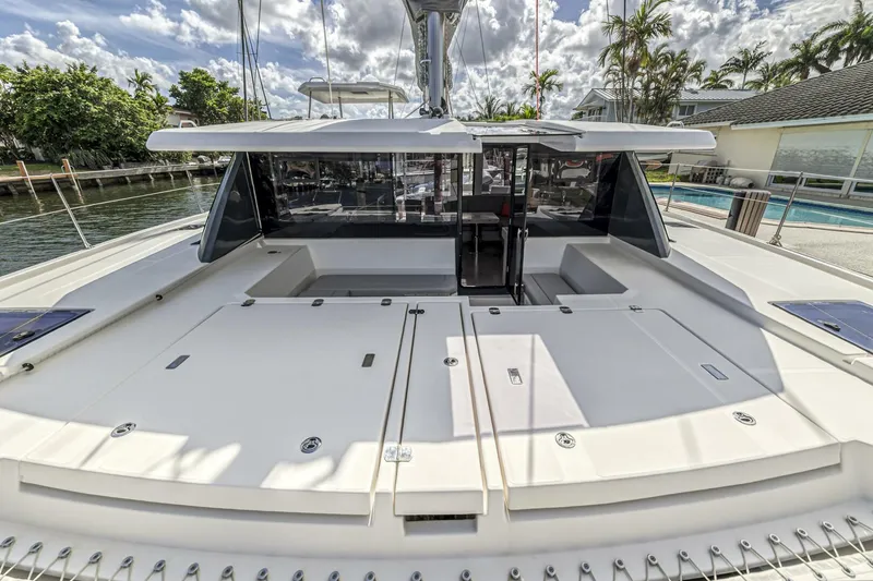 Slide: The Image of Leopard 45 Owners Version 2020 - 5512030