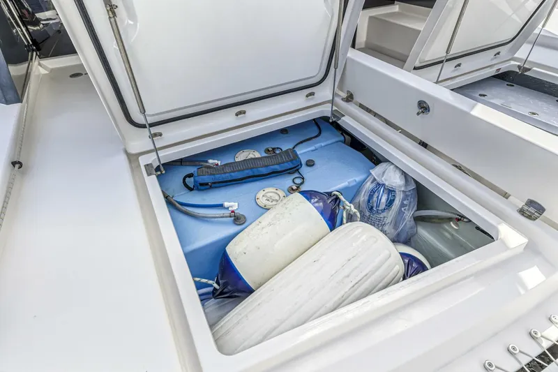 Slide: The Image of Leopard 45 Owners Version 2020 - 5512033