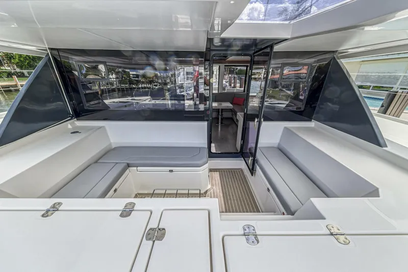 Slide: The Image of Leopard 45 Owners Version 2020 - 5512035