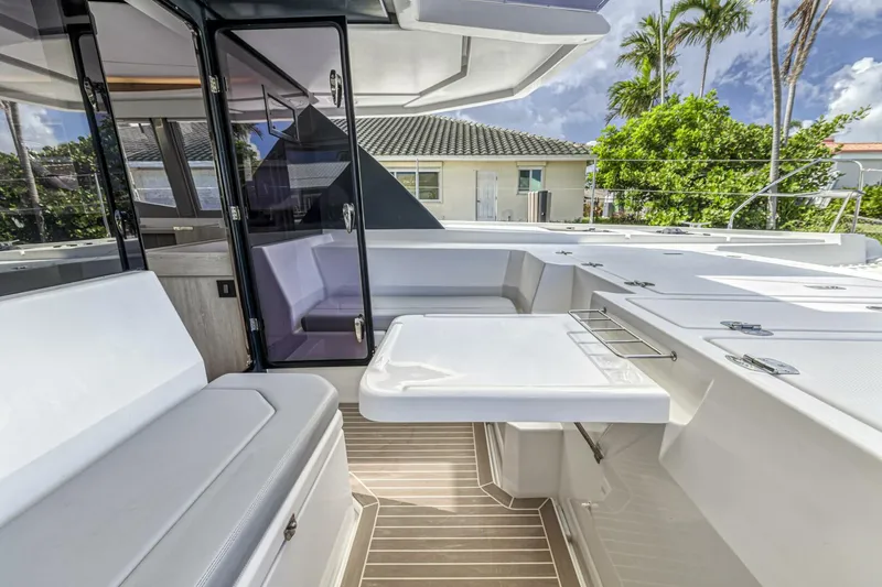 Slide: The Image of Leopard 45 Owners Version 2020 - 5512039