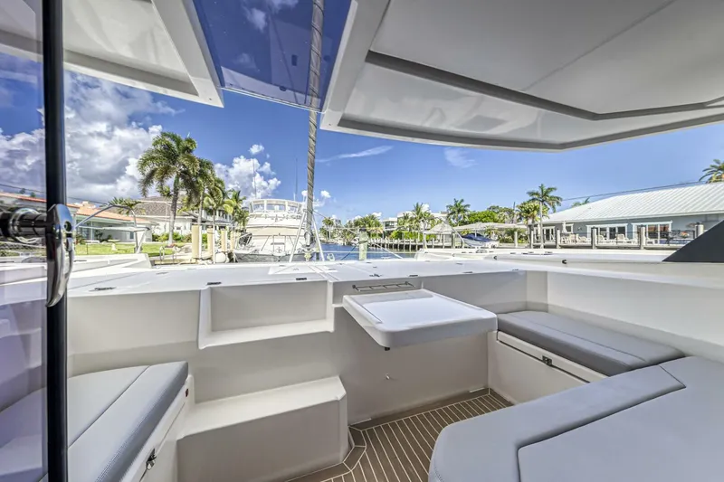 Slide: The Image of Leopard 45 Owners Version 2020 - 5512040