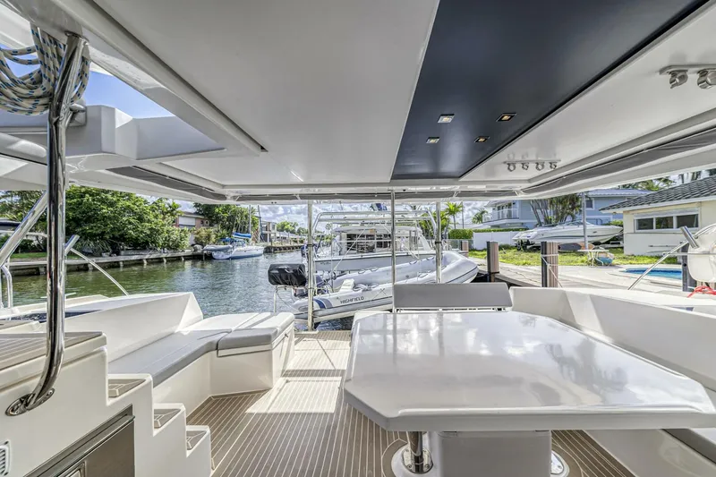 Slide: The Image of Leopard 45 Owners Version 2020 - 5512041