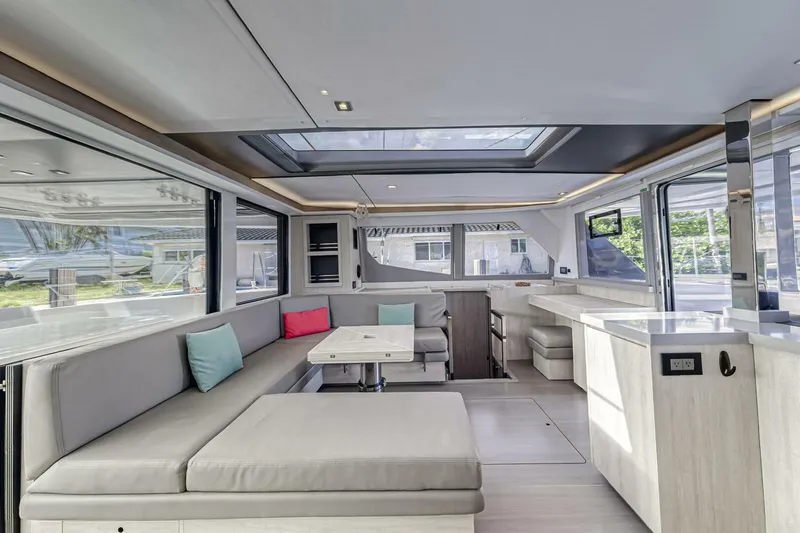 Slide: The Image of Leopard 45 Owners Version 2020 - 5512044