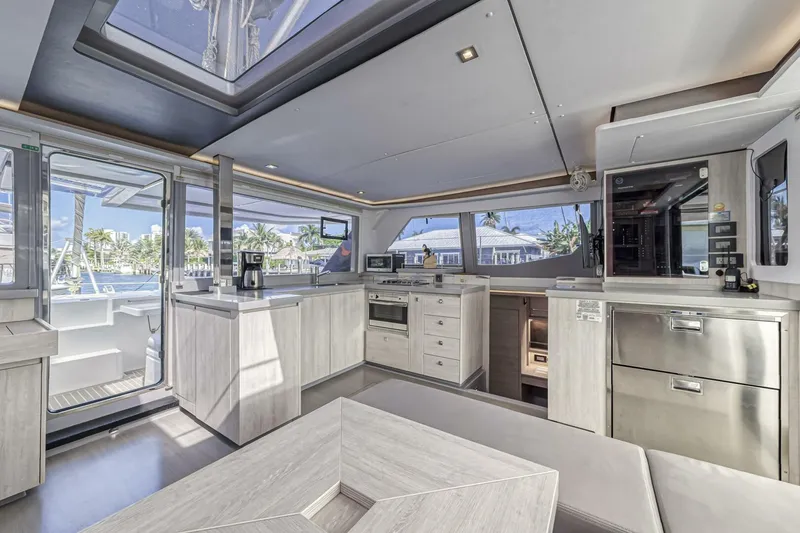 Slide: The Image of Leopard 45 Owners Version 2020 - 5512049