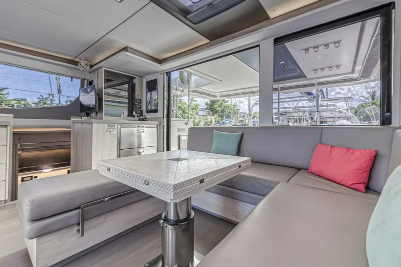 Slide: The Image of Leopard 45 Owners Version 2020 - 5512050