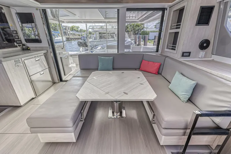 Slide: The Image of Leopard 45 Owners Version 2020 - 5512051