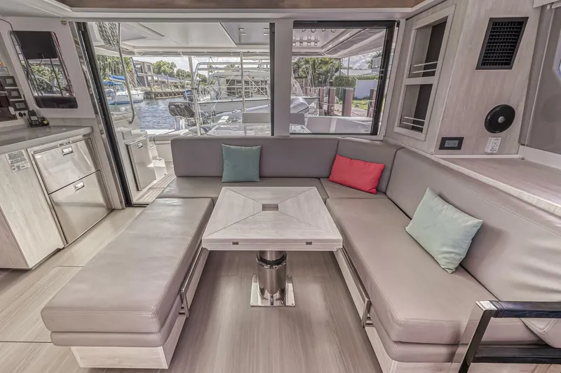 Slide: The Image of Leopard 45 Owners Version 2020 - 5512052