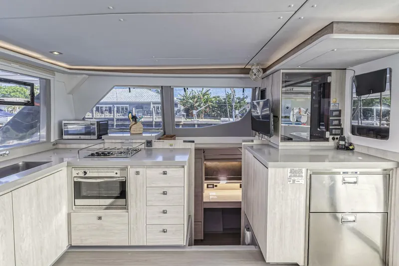 Slide: The Image of Leopard 45 Owners Version 2020 - 5512053