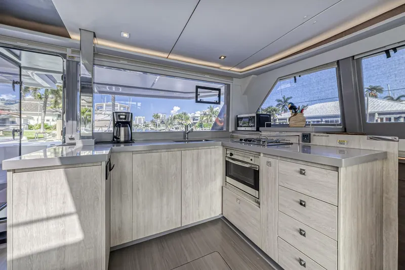 Slide: The Image of Leopard 45 Owners Version 2020 - 5512057