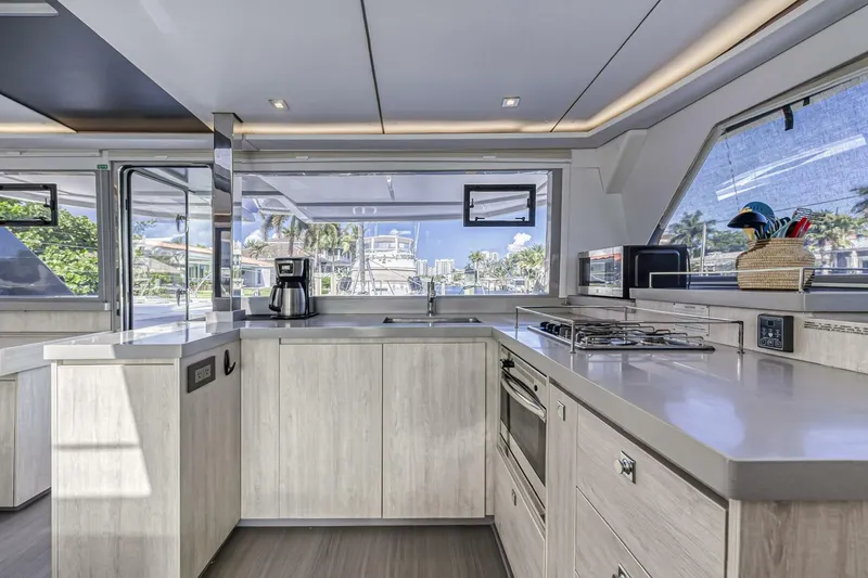 Slide: The Image of Leopard 45 Owners Version 2020 - 5512058