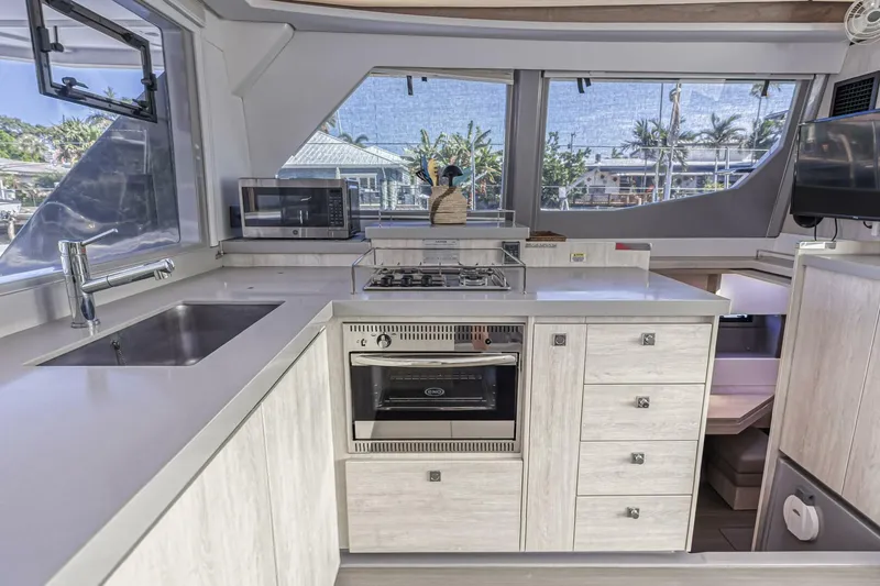 Slide: The Image of Leopard 45 Owners Version 2020 - 5512059