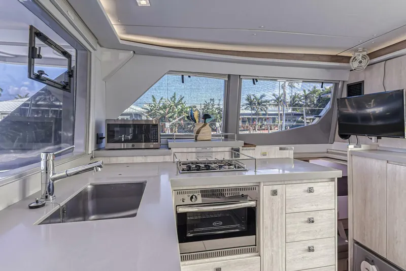 Slide: The Image of Leopard 45 Owners Version 2020 - 5512063