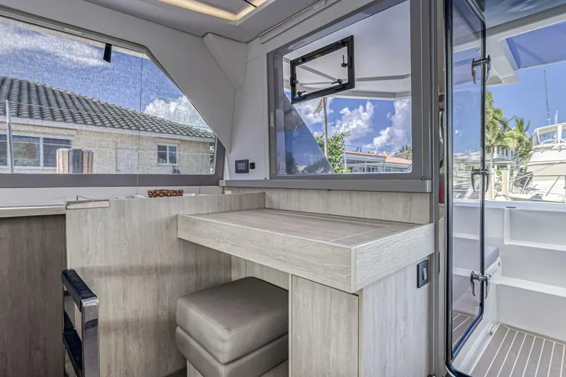 Slide: The Image of Leopard 45 Owners Version 2020 - 5512064