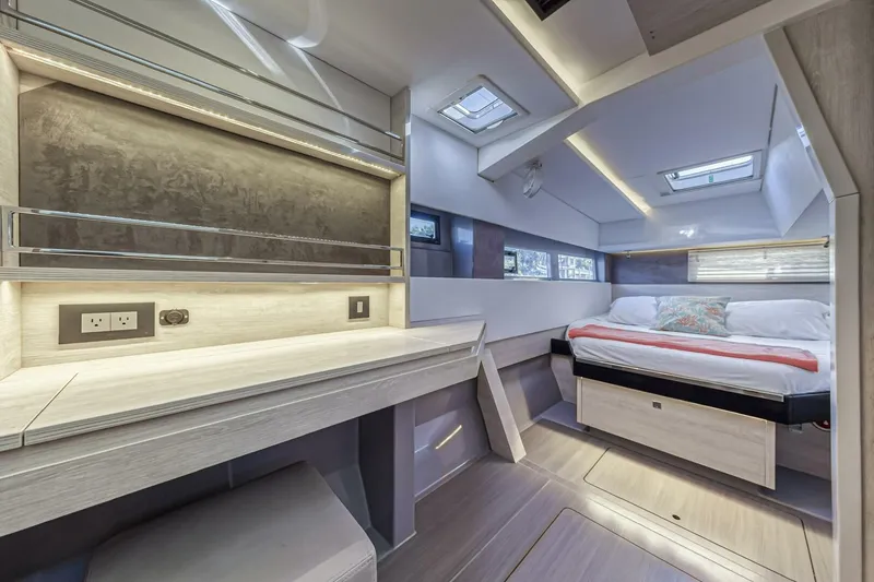 Slide: The Image of Leopard 45 Owners Version 2020 - 5512070