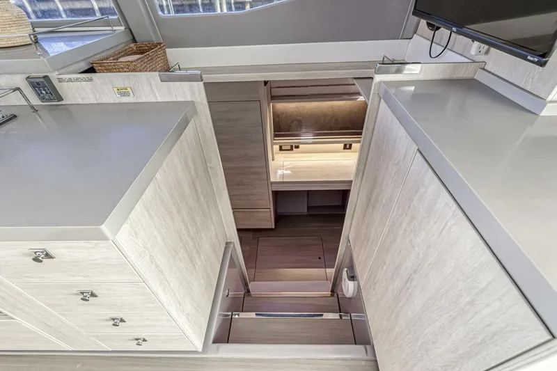 Slide: The Image of Leopard 45 Owners Version 2020 - 5512066