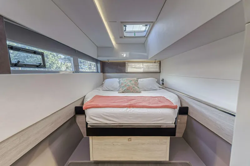 Slide: The Image of Leopard 45 Owners Version 2020 - 5512071