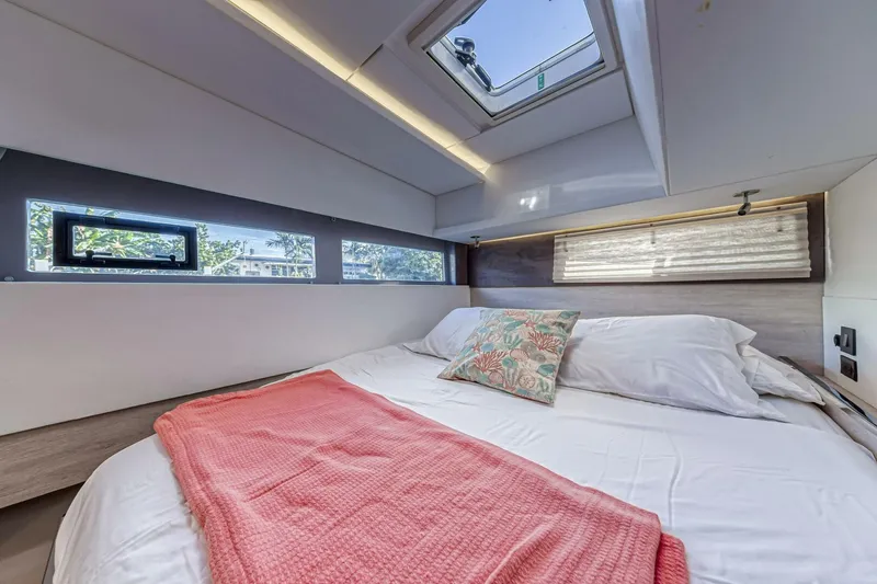 Slide: The Image of Leopard 45 Owners Version 2020 - 5512073