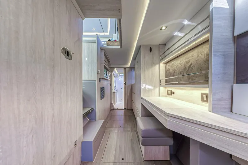 Slide: The Image of Leopard 45 Owners Version 2020 - 5512074