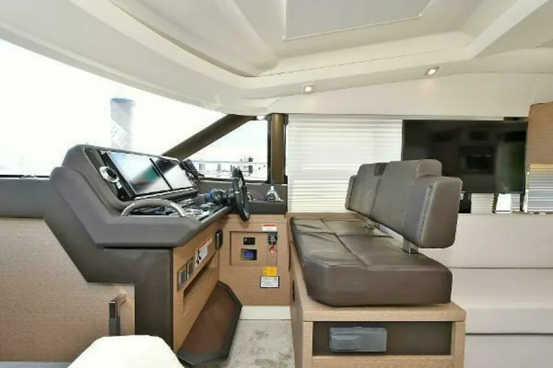 Slide: The Image of Prestige 460S 2019 - 5693942