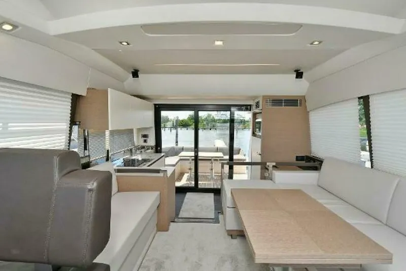 Slide: The Image of Prestige 460S 2019 - 5693949