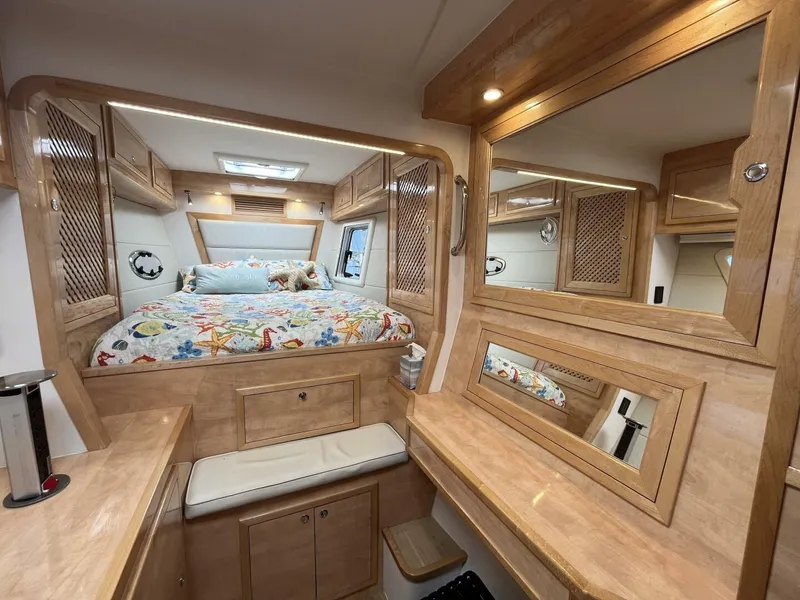 Slide: The Image of Utililty room behind upper mirror - 5530146