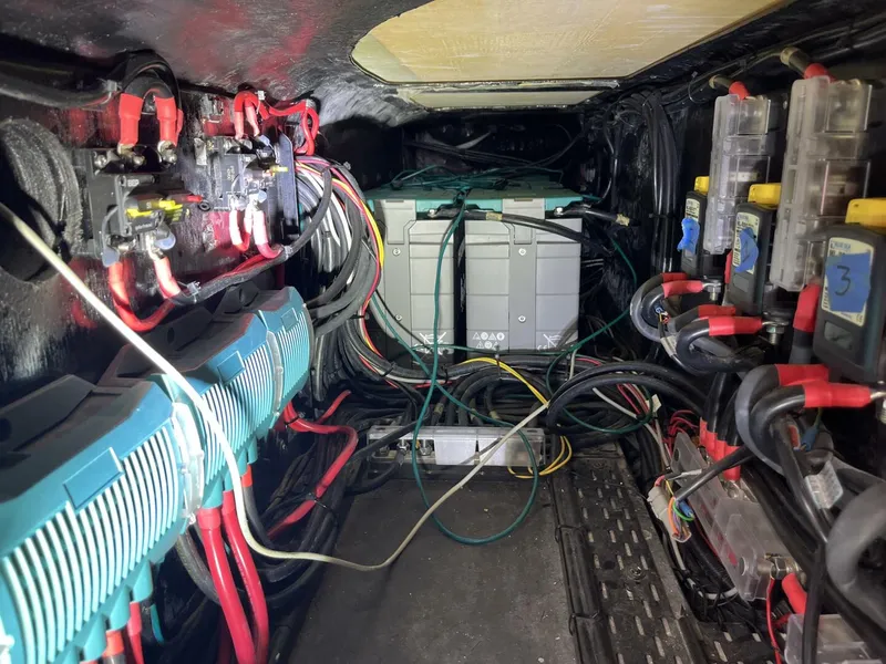 Slide: The Image of Battery bank & BMS - 5530148