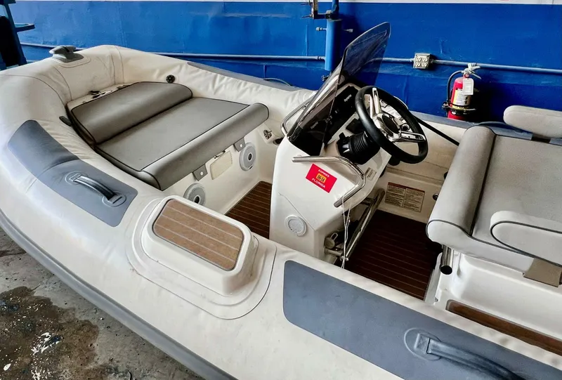 Slide: The Image of Williams Jet Tender 16'5” 2020 - 5512733