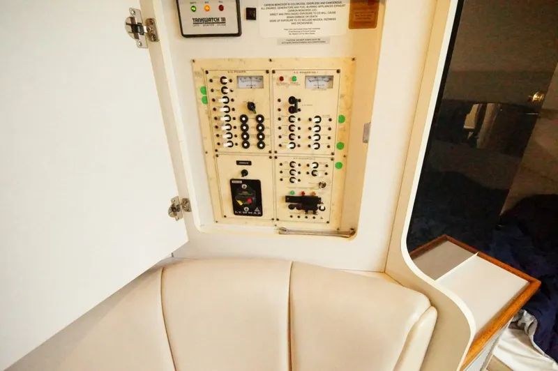 Slide: The Image of Cruisers Yachts 3075 1997 - 5513695