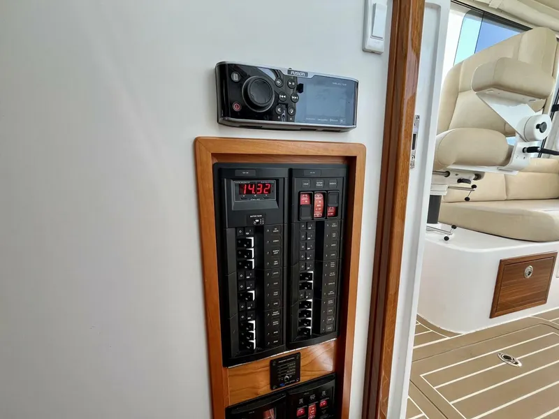 Slide: The Image of MJM 35z 2019 - 5514466