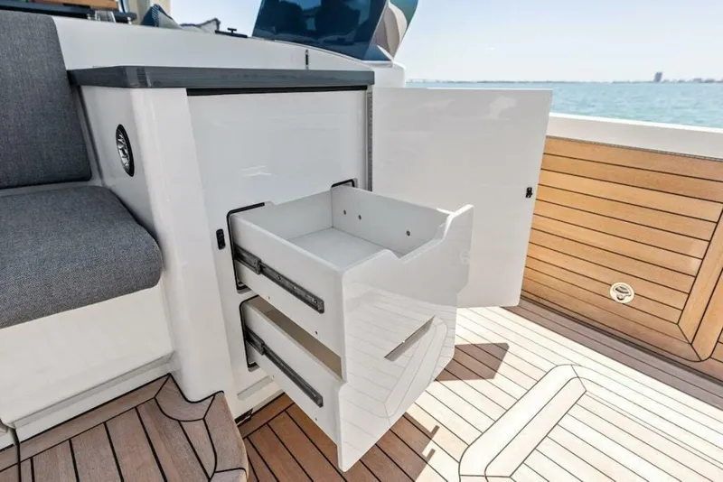 Slide: The Image of Scout 670 LXS 2026 - 5515266