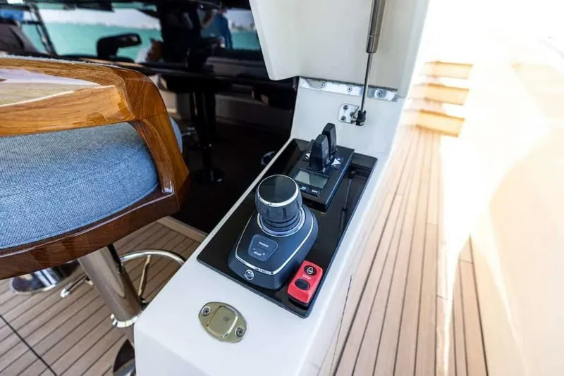 Slide: The Image of Scout 670 LXS 2026 - 5515264