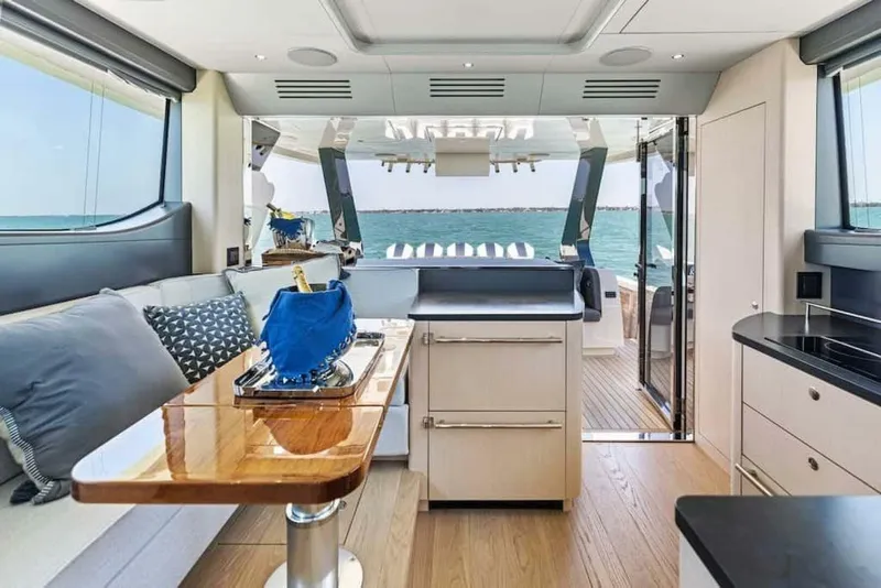 Slide: The Image of Scout 670 LXS 2026 - 5515245