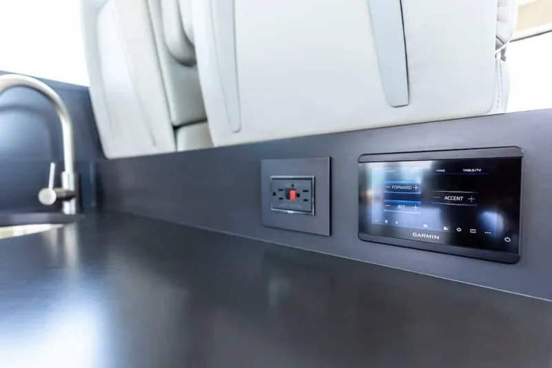 Slide: The Image of Scout 670 LXS 2026 - 5515220