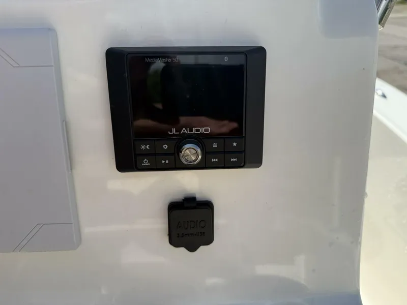 Slide: The Image of Pioneer 180 Islander 2023 - 5515401