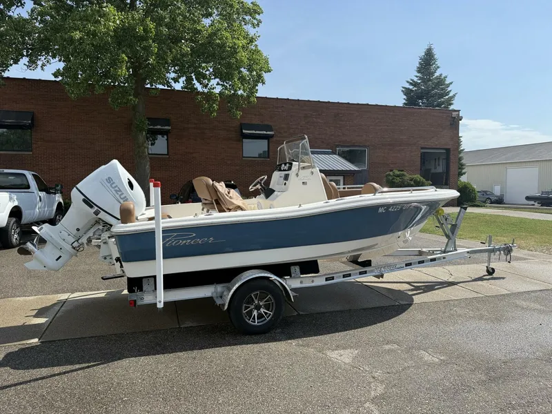 Slide: The Image of Pioneer 180 Islander 2023 - 5515380