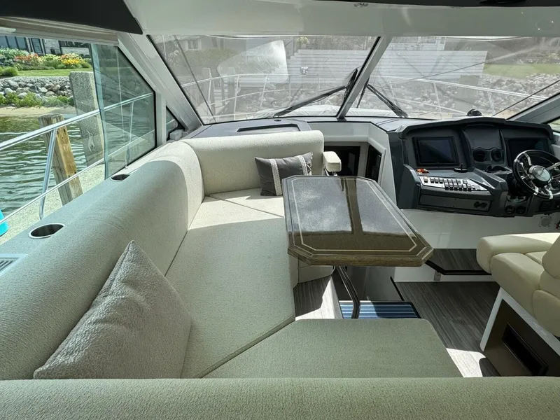 Slide: The Image of Cruisers Yachts 45 Cantius 2017 - 5666226