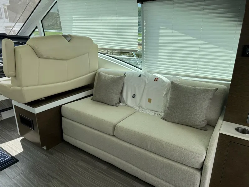 Slide: The Image of Cruisers Yachts 45 Cantius 2017 - 5666223