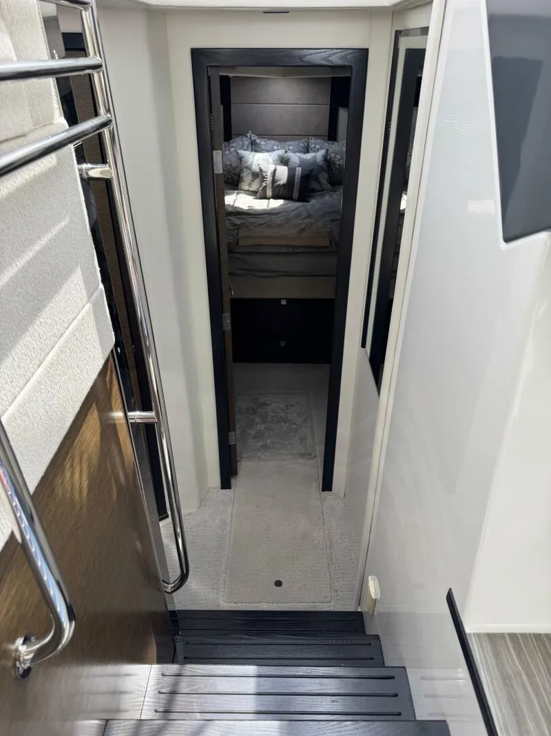 Slide: The Image of Cruisers Yachts 45 Cantius 2017 - 5666231