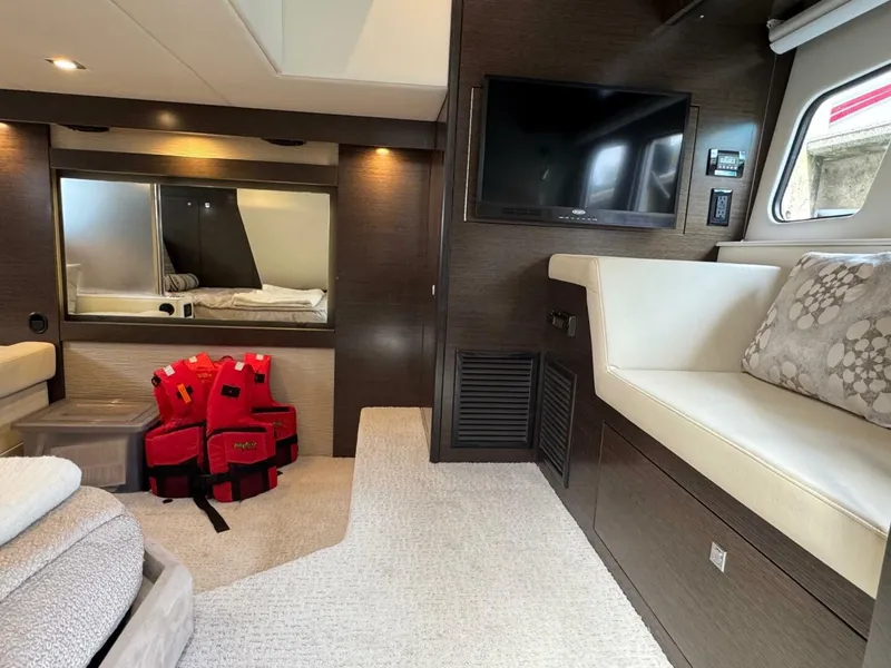 Slide: The Image of Cruisers Yachts 45 Cantius 2017 - 5666220