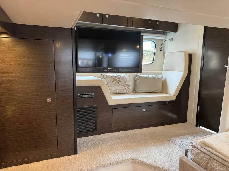 Slide: The Image of Cruisers Yachts 45 Cantius 2017 - 5515475