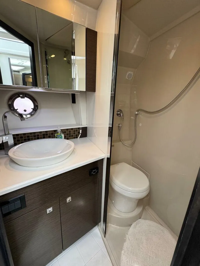 Slide: The Image of Cruisers Yachts 45 Cantius 2017 - 5515470