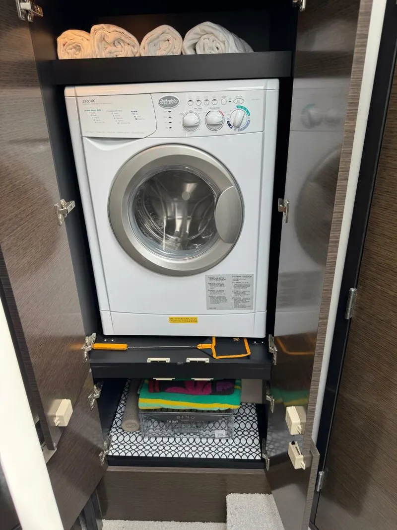 Slide: The Image of Cruisers Yachts 45 Cantius 2017 - 5515471