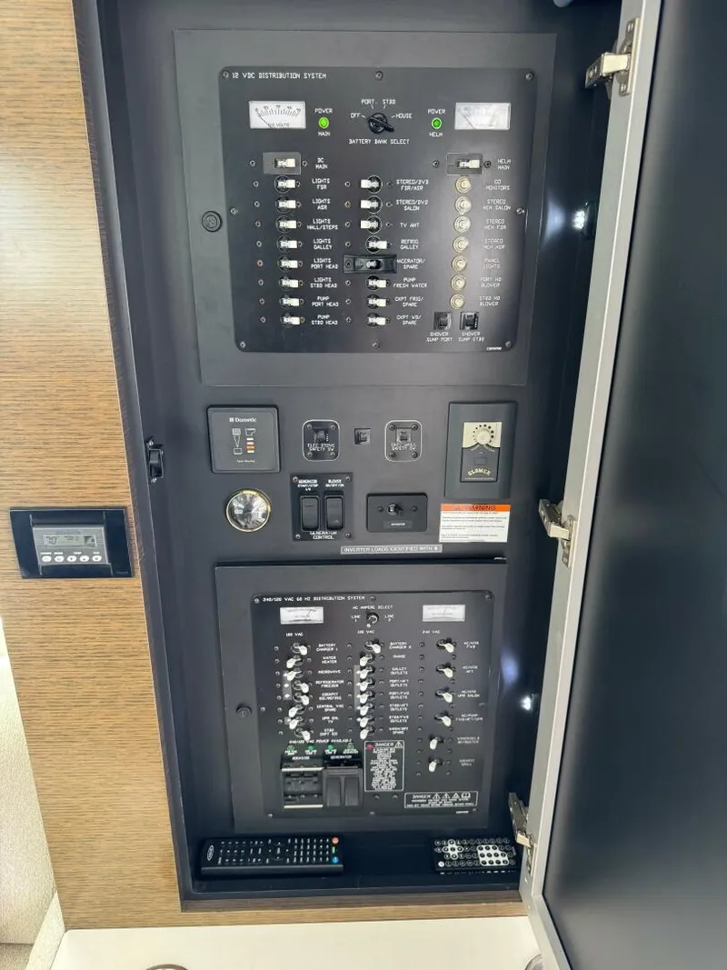 Slide: The Image of Cruisers Yachts 45 Cantius 2017 - 5515472