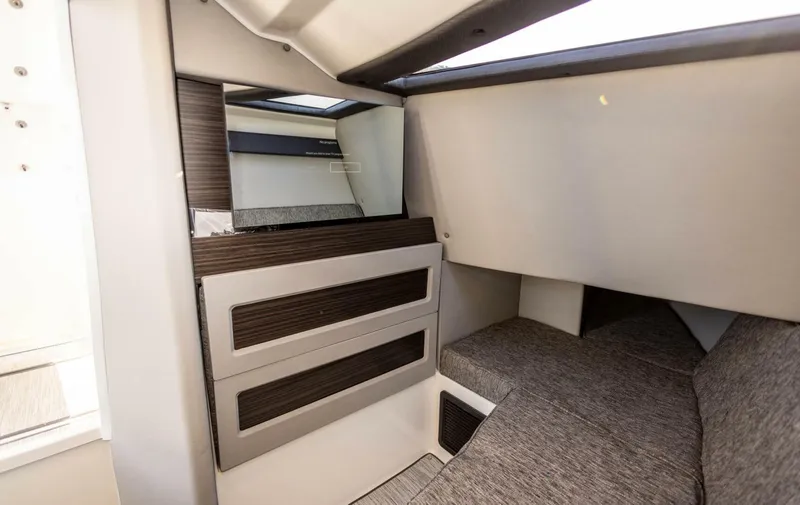 Slide: The Image of Cobalt R33 2023 - 5516341