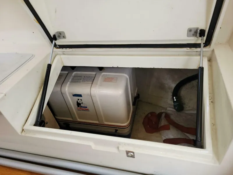 Slide: The Image of Little Harbor 51 Pilothouse 1996 - 5517365