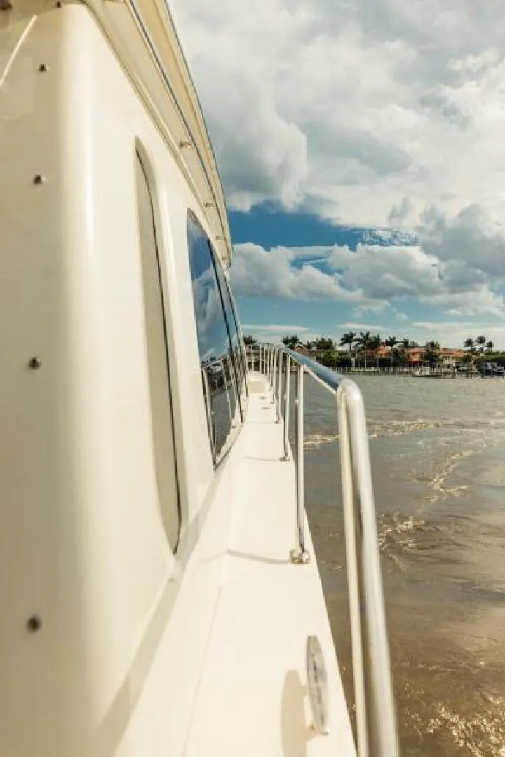 Slide: The Image of 2004 Carver 56 Voyager Sonshine - 5517926