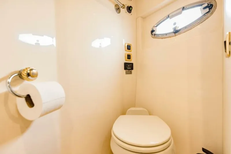 Slide: The Image of 2004 Carver 56 Voyager Sonshine - 5517845