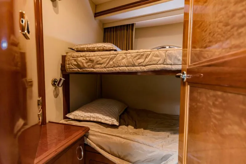 Slide: The Image of 2004 Carver 56 Voyager Sonshine - 5517867