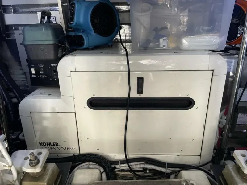 Slide: The Image of 2004 Carver 56 Voyager Sonshine - 5517914